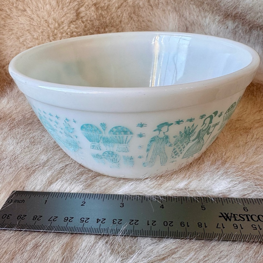 Pyrex Amish butterprint mixing bowl